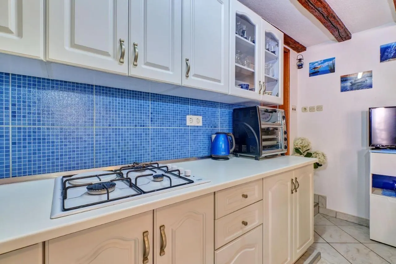 Apartments And Rooms With Parking Space Nerezine, Losinj - 8049 Guest house Nerezine